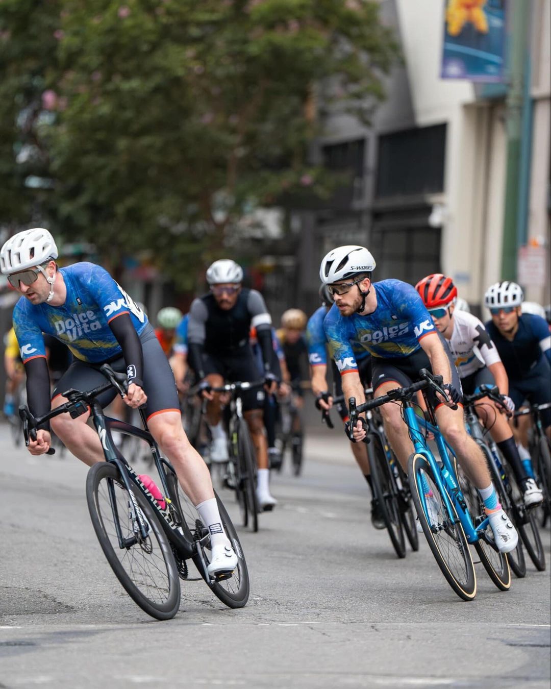 [ Oakland Gran Prix 2024 ]

With great team effort another podium finish was achieved this weekend and a upgrade to CAT 3.  Big congrats to 
@pier_diprima 🔥🔥🔥🔥
•
•
•
@sportful @sfitalianathleticclub @equatorcoffees @poggio_labs @achieveptc @tripsforkidsmarin @sage.realestategroup @marinservicecourse @jkbrkb  #onewealthadvisors #dolcevitacycling #racingteam

Photo credit:  @erod.photos