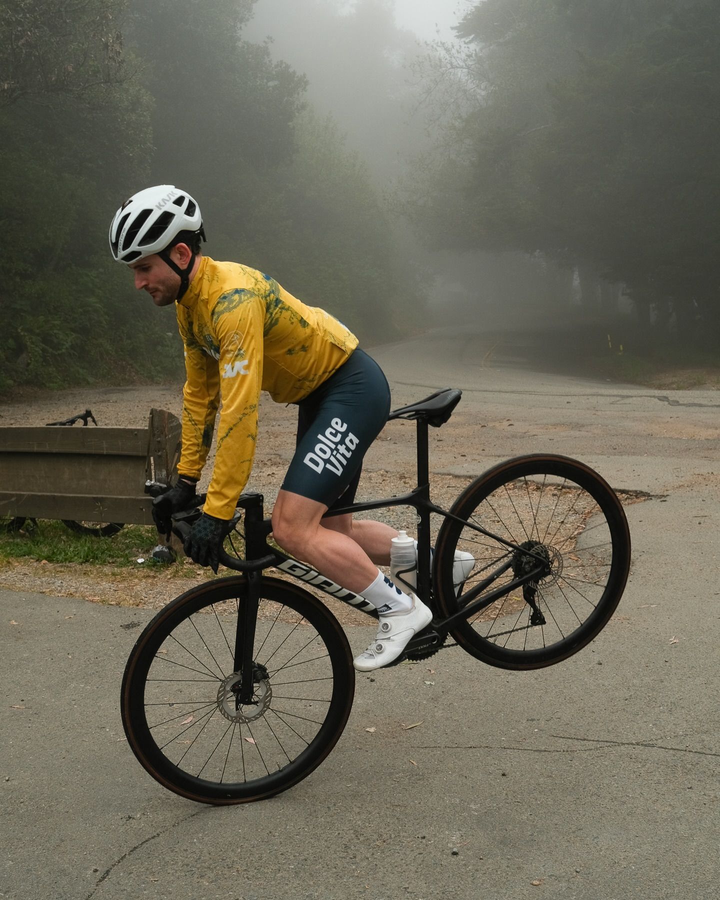 Foggy morning vibes with @dolce_vita_cycling. Moment of appreciation for our 2026 kit and sponsors 🙌

#cycling #ncnca #dolcevitacycling #racebikes