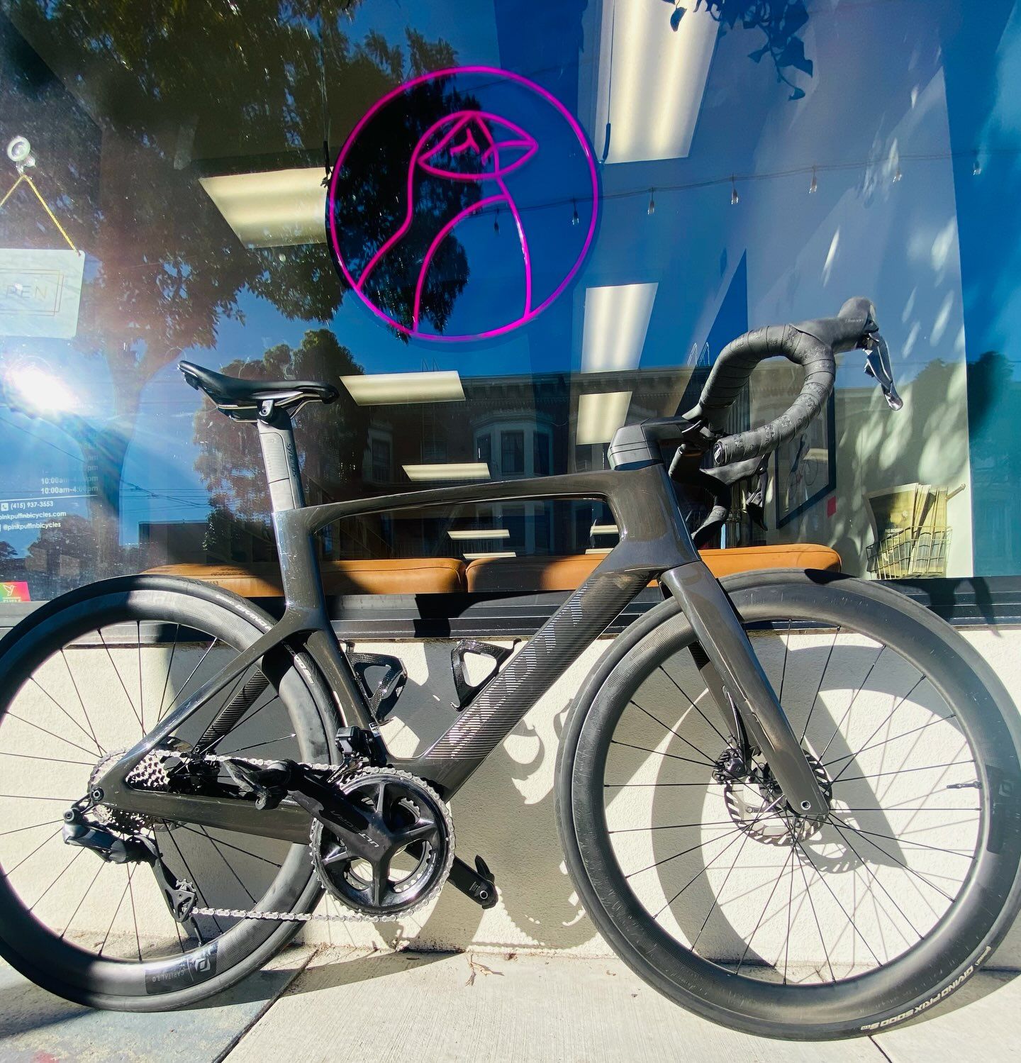 All aboard! 🚲 Big thanks to @pinkpuffinbicycles for keeping our bikes dialed, race-ready, and rolling all the way to the finish line.
Bike: @scott.bikes Foil
#bayareacycling #critracing #cycling #sanfrancisco #racing